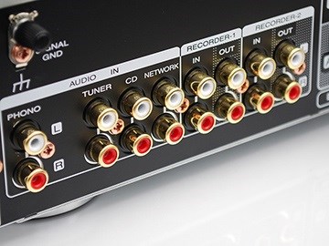 Marantz PM5005 konektory